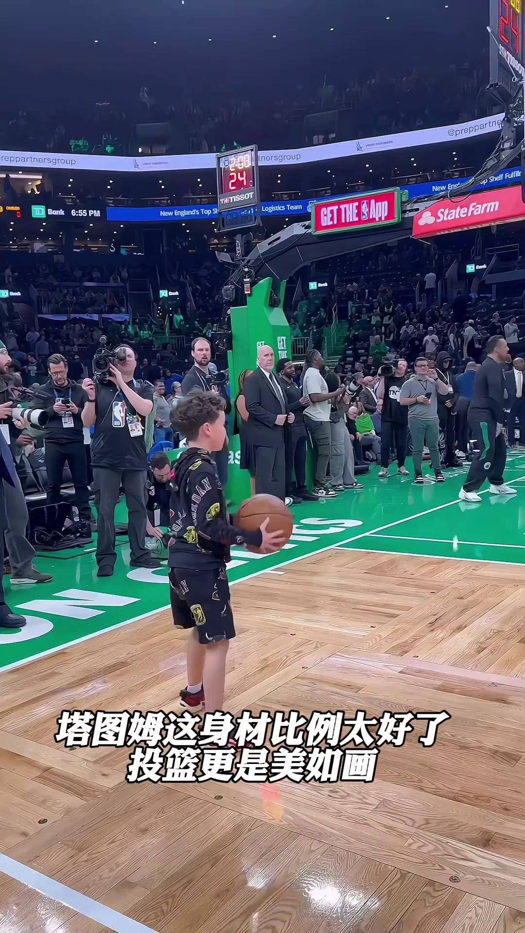 包含塔图姆伤愈复出，悬念迭起首场表现抢眼，德国队球迷欢呼！的词条